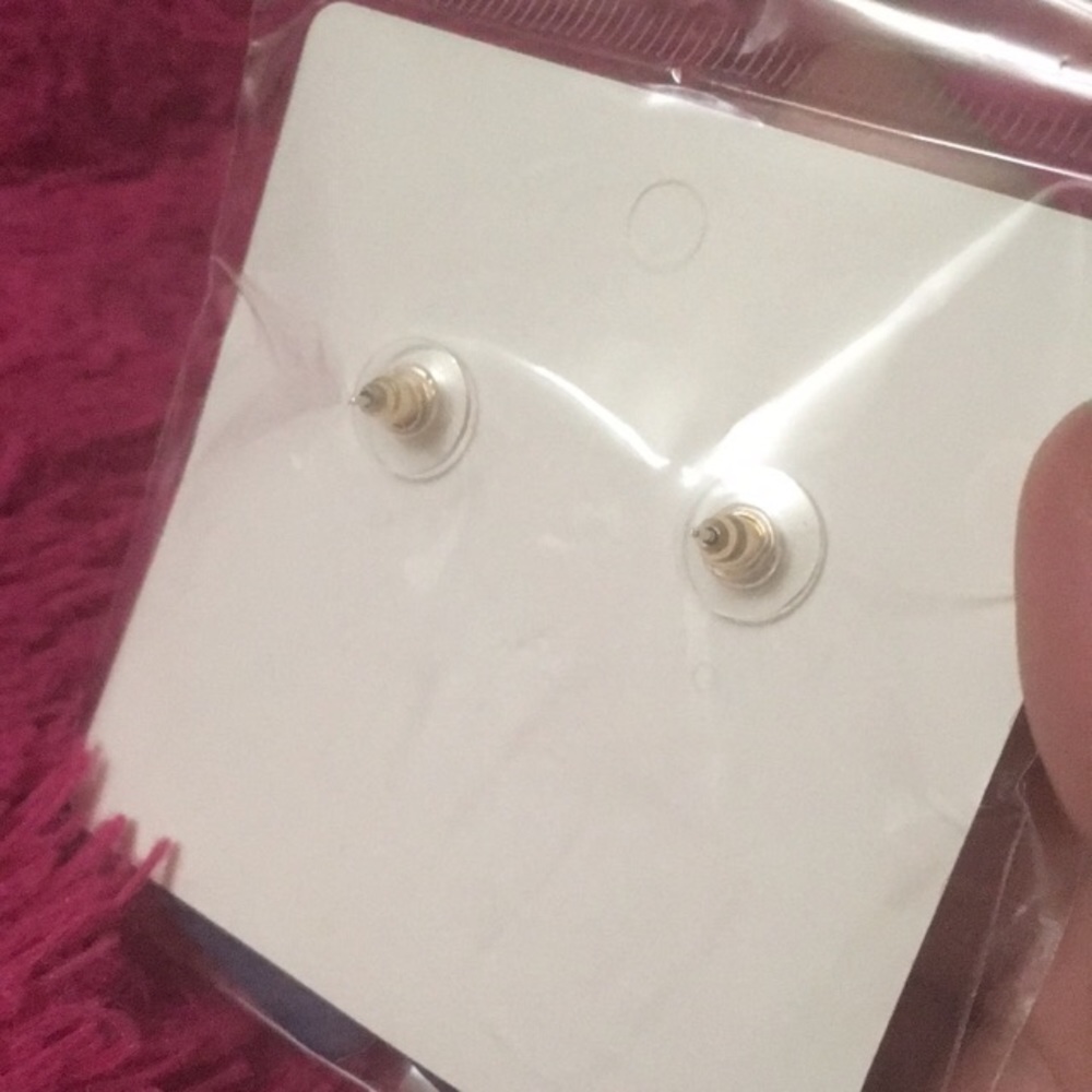 Earrings - Picture 4 of 4